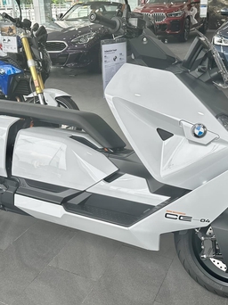 Xe máy điện BMW CE04 về Việt Nam, giá gần 550 triệu đồng