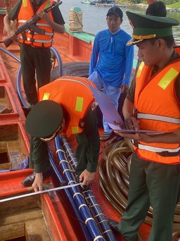Phú Quốc: Bắt 2 tàu cá chở 120.000 lít dầu DO không rõ nguồn gốc