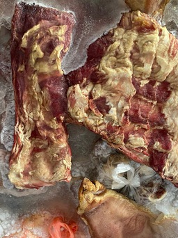 Kinh hoàng kho thịt lợn ôi thiu chờ tiêu thụ ở Thái Nguyên