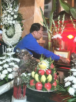 Trung ương Đoàn truy tặng Huy hiệu Tuổi trẻ dũng cảm cho trung úy Đỗ Văn Tú