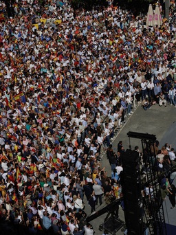 Hàng vạn người biểu tình ở Madrid phản đối ân xá lãnh đạo ly khai Catalan