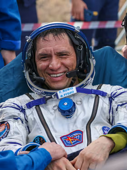 3 phi hành gia về Trái đất sau 1 năm bị kẹt trong không gian