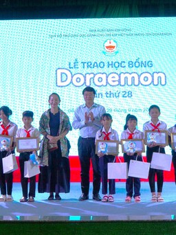 Quỹ Doraemon trao 559 suất học bổng cho học sinh khu vực phía nam