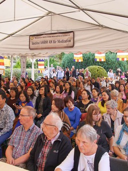 Lễ Vu lan ở Đức, người Việt xa xứ xúc động tưởng nhớ ân đức sinh thành