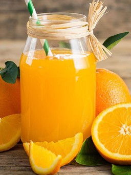 Ngày mới với tin tức sức khỏe: Ăn cam hay uống nước cam tốt hơn?