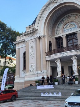 Tổ chức hòa nhạc hằng tuần trước Nhà hát Thành phố phục vụ người dân, du khách