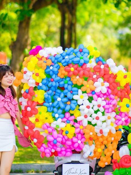 Dân mạng bắt trend 'sống ảo' với xe hoa bong bóng rực rỡ sắc màu