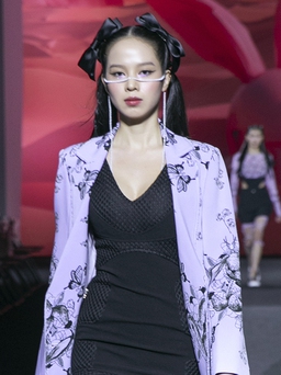 Hoa hậu Thanh Thủy, người mẫu nhí Bảo Hà trình diễn Seoul Fashion Week