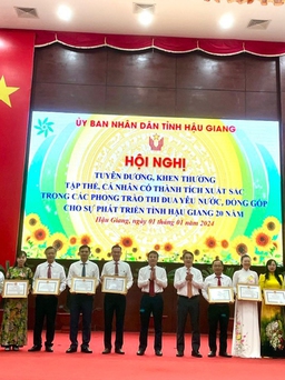 Báo Thanh Niên nhận bằng khen của UBND tỉnh Hậu Giang