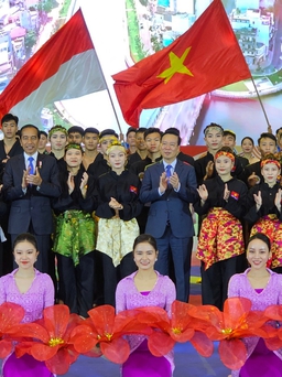 Chủ tịch nước Võ Văn Thưởng và Tổng thống Indonesia xem biểu diễn võ thuật truyền thống