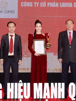 Nhật Kim Anh cùng Laura Coffee nhận vinh danh tại Thương hiệu mạnh quốc gia 2024