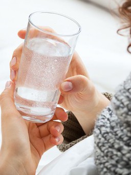 Ngày mới với tin tức sức khỏe: Lợi ích khi uống 1 ly nước ấm buổi sáng