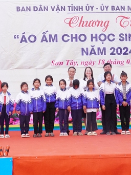 Tặng 4.000 áo ấm cho học sinh miền núi Quảng Ngãi