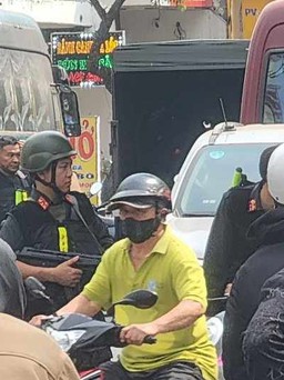 TP.HCM: Hàng trăm cảnh sát phong tỏa bar Phương Lâm ở đường Gò Dầu