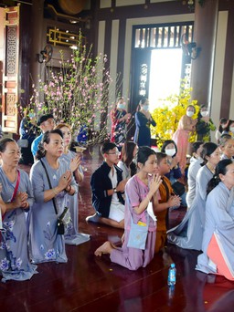 Người Việt đi chùa ngày tết có khác ngày thường không, nên ăn mặc thế nào?