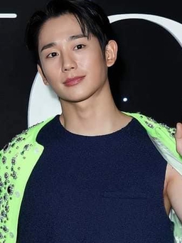 Paris Fashion Week đón màn đổ bộ của sao Hàn, riêng Jung Hae In bị chê