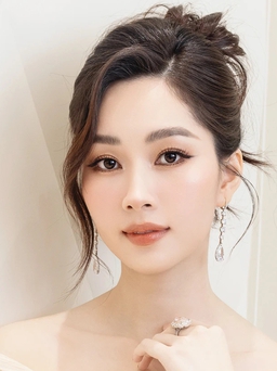 Hoa hậu Đặng Thu Thảo khoe sắc với trang sức hơn trăm tỉ đồng