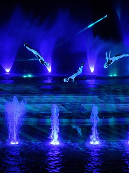 Phú Quốc: Sân khấu 5.000 chỗ kín khách trong show diễn 'Nụ hôn của biển cả'