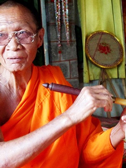 Kinh lá buông sách cổ quý giá của đồng bào Khmer An Giang