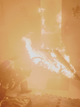 Hậu trường phim lính cứu hỏa khốc liệt 'Đi về phía lửa'