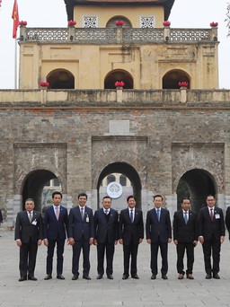 Chủ tịch nước Võ Văn Thưởng và Tổng thống Philippines thăm Hoàng thành Thăng Long