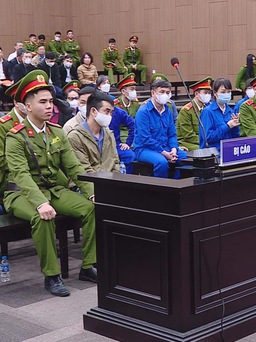 Xét xử ‘đại án’ Việt Á: Nhiều bị cáo được đồng nghiệp xin giảm nhẹ hình phạt