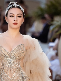 Khán giả Việt trầm trồ với màn diễn thời trang của 75 hoa hậu quốc tế