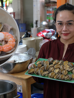Lạ mà quen: bánh canh cua ăn kèm bào ngư nguyên con cực hiếm tại Sài Gòn