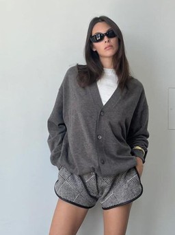 Áo cardigan dáng dài như vòng tay ấm áp của mùa thu đông