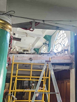 Sập ban công nhà thờ ở Philippines: 1 người chết, 53 người bị thương