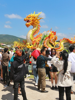 'Rồng' ở Quảng Trị đón hơn 100.000 người check-in: Có cả du khách Thái Lan, Lào