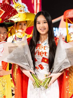Nữ sinh 15 tuổi mang 'Tết Việt' lên sàn diễn thời trang nước Anh