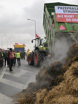 Ukraine giận dữ khi nông dân Ba Lan phong tỏa biên giới