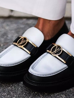 Moccasin hay loafer mới là mẫu giày lười bảo bối của nữ sinh, chị em công sở?