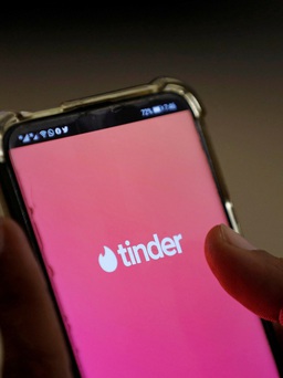 Tinder bị kiện vì 'bẫy người dùng'