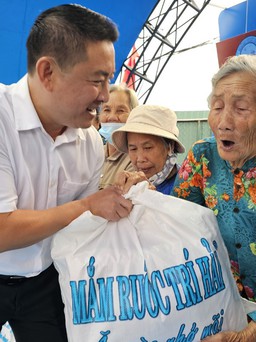 Bà Rịa - Vũng Tàu: Trao 1.800 phần quà tết cho hộ dân khó khăn
