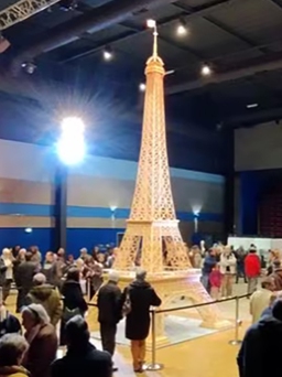 Tháp Eiffel bằng que diêm lập kỷ lục thế giới