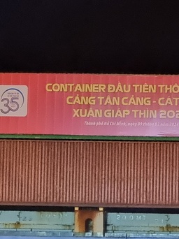 Đón 7 chuyến tàu container trong đêm giao thừa tại Cảng Tân Cảng Cát Lái