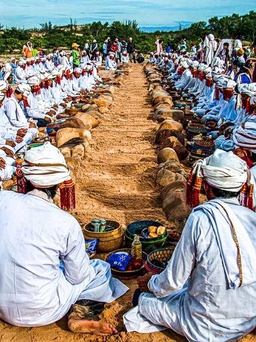 Độc đáo lễ tảo mộ của người Chăm trước tháng ăn chay Ramưwan