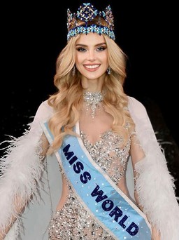 Tân Miss World Krystyna Pyszková xứng đáng cương vị mới, chiếc váy đăng quang đầy ẩn ý