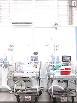 Số nạn nhân nhập viện sau khi ăn cơm gà ở Nha Trang đã hơn 200 người