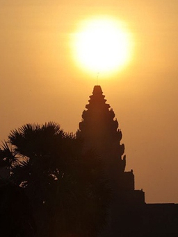 Bí ẩn mặt trời mọc trên đỉnh đền Angkor vào thời điểm ngày và đêm bằng nhau