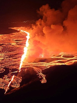Núi lửa lại phun trào ở Iceland, cảnh sát ban bố tình trạng khẩn cấp