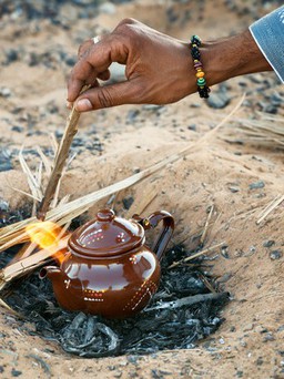 Uống 'chất lỏng bí ẩn' để truy tìm phù thủy, 50 người chết ở Angola