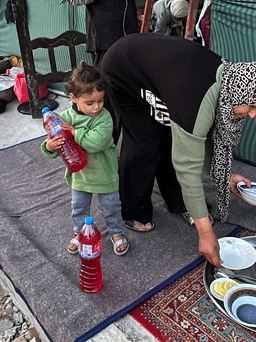 Bữa ăn tháng chay Ramadan giữa hoang tàn đổ nát Gaza