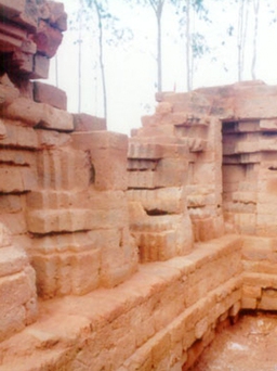 Tìm lại dấu xưa: Bên tháp Khánh Vân