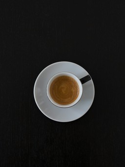 Lý do uống cà phê buổi sáng dễ bị buồn nôn