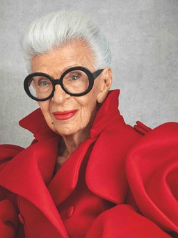 Siêu mẫu, biểu tượng thời trang thế giới Iris Apfel qua đời ở tuổi 103