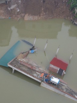 Bắc Ninh công bố tình huống khẩn cấp việc sông Cầu 'nuốt chửng' nhà dân