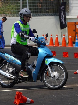 Tài xế Việt cần học thêm kỹ năng lái xe và văn hóa giao thông